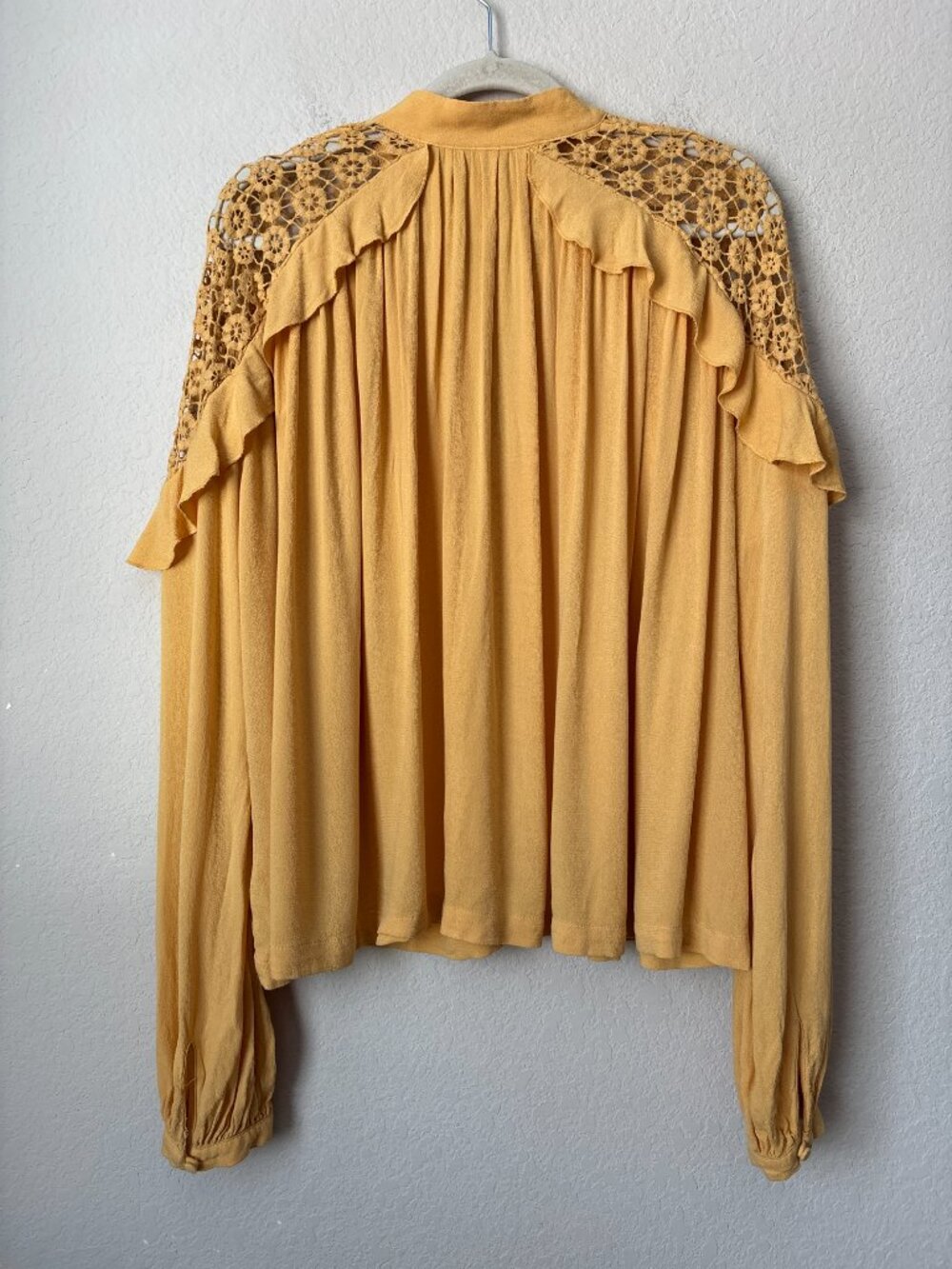 Free People Little Bit Of Love Crochet Lace Open Shoulder Blouse Top - Picture 8 of 10